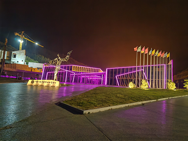 城市亮化是现代城市建设的重要组成部分，它不仅可以美化城市的夜景，还能提升城市的整体形象。随着科技的不断进步，城市亮化也得到了更多的关注和创新。本文将介绍一些关于城市亮化的创意和技术，帮助读者了解庆城城市亮化的重要性以及如何进行庆城城市亮化的规划和实施。